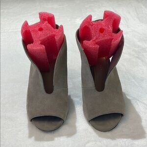 GIBSON LATIMER WOMENS CHUNKY HEEL OPEN TOE SLING BACK SHOES. SIZE 9M GRA…